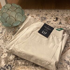 GAP Men’s Light Cream Relaxed Shorts